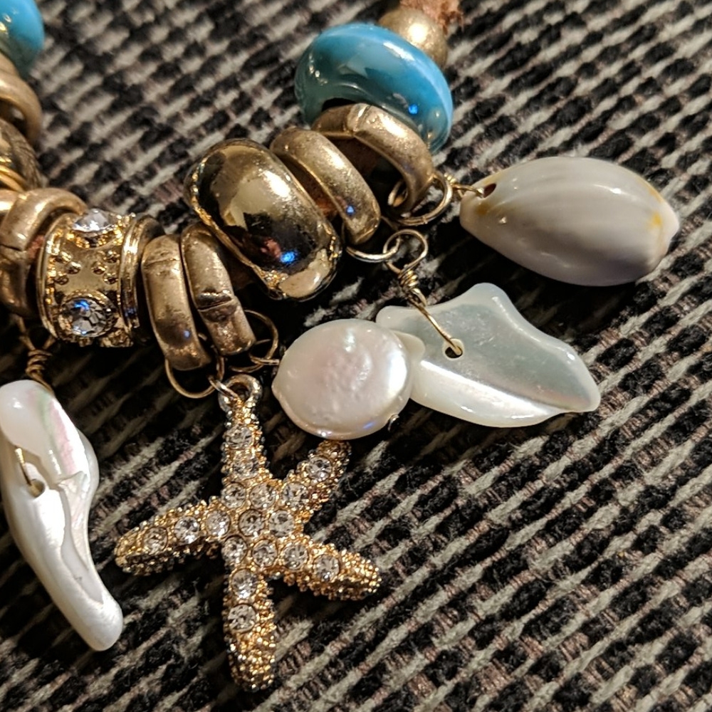 Shell charm bracelet - Picture 2 of 5